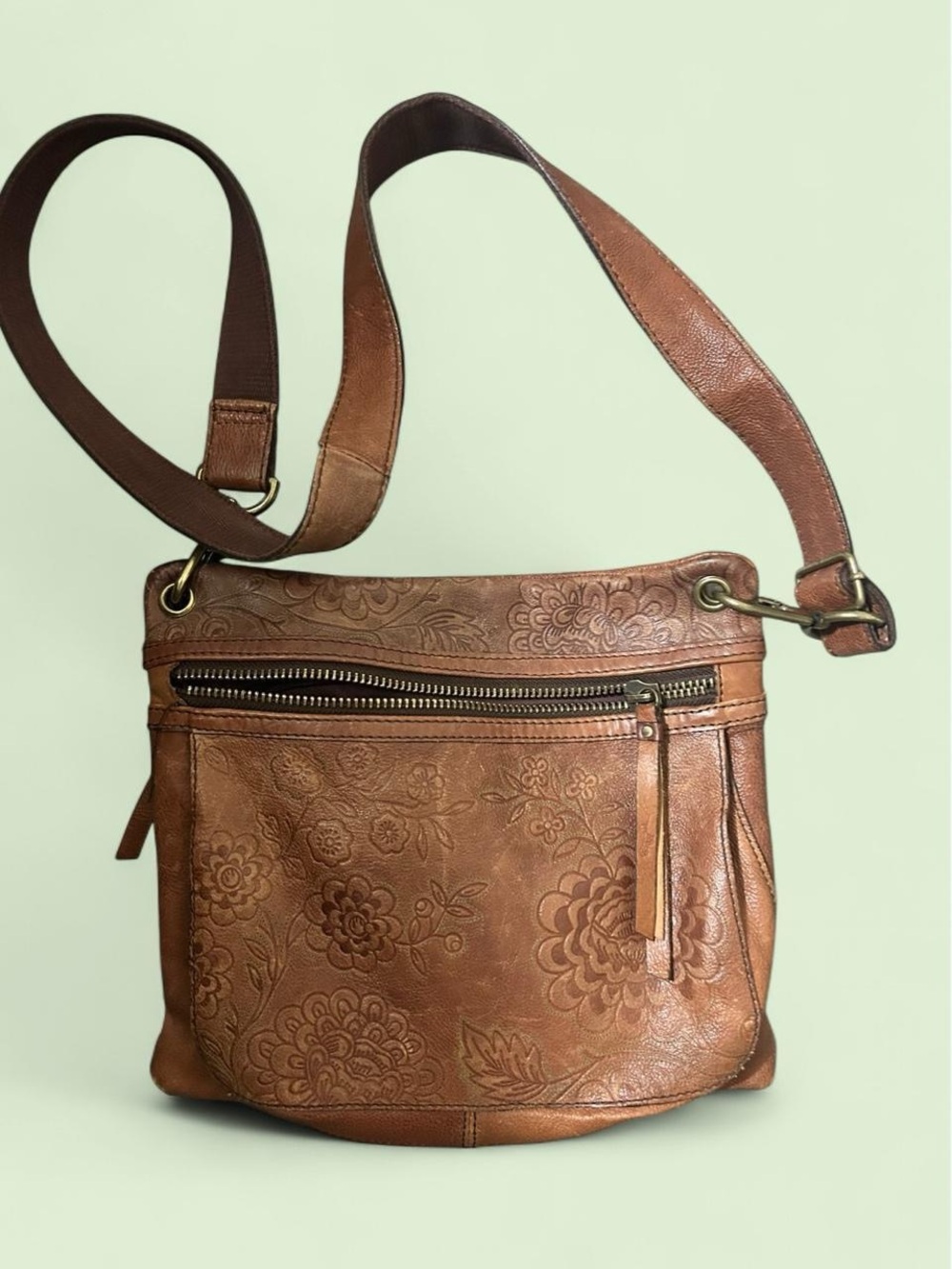 Fossil vintage floral embossed leather purse